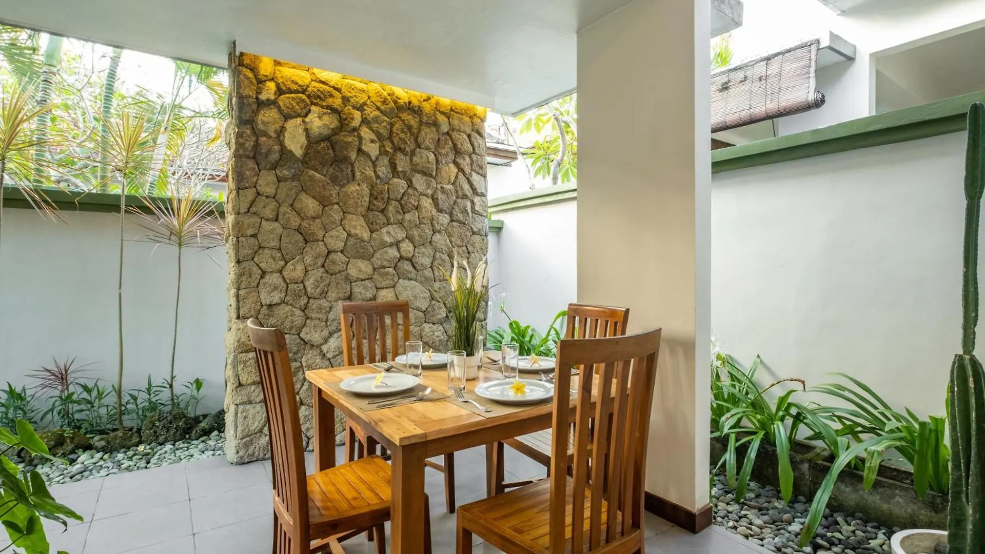 Kisaraa Villa Kerobokan  Kerobokan (Bali)
