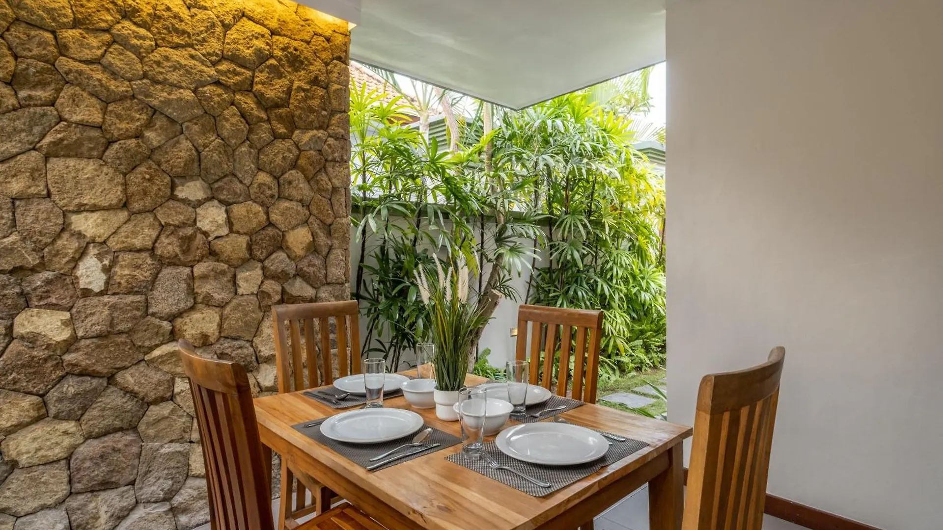 Kisaraa Villa Kerobokan   Kerobokan (Bali)