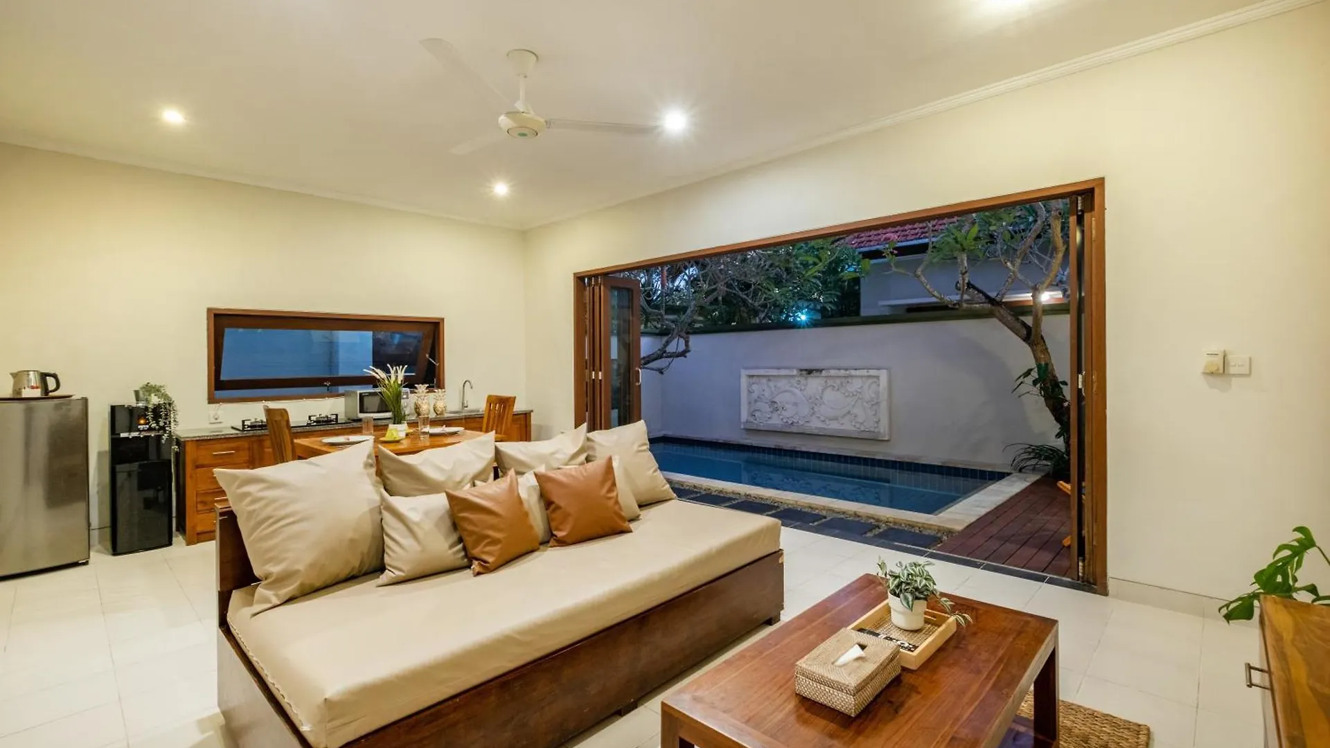 Kisaraa Villa Kerobokan  Indonesia