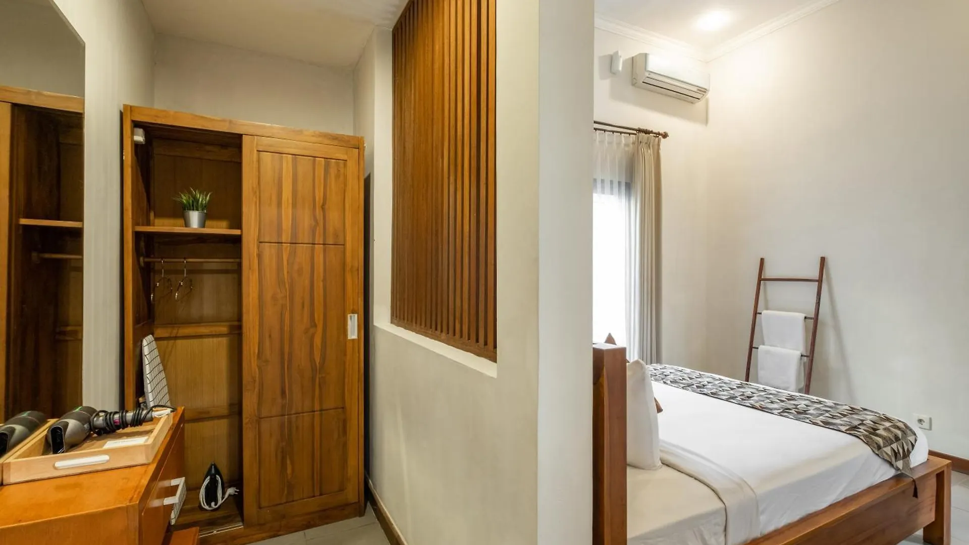 Kisaraa Villa Kerobokan  Kerobokan (Bali)